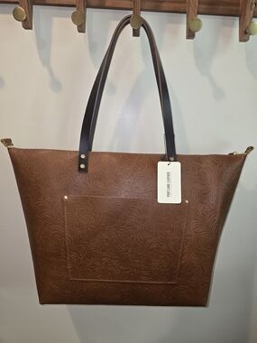 Portand Leather Oversized Classic Tote In Meadow